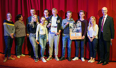 Gruppenfoto der Oldenburger im Kino 